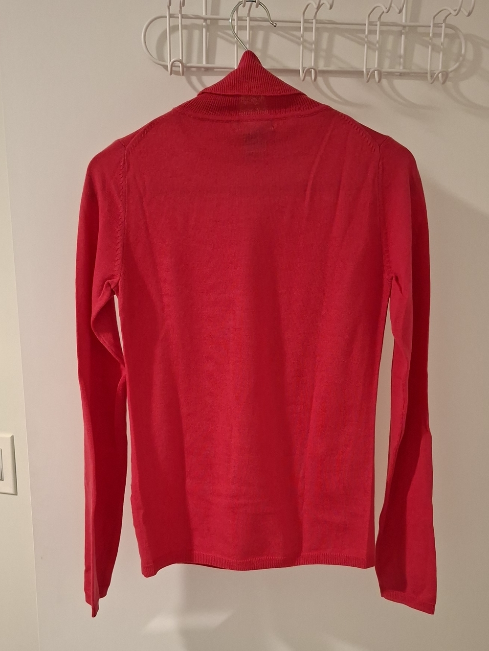 Club Monaco Fuchsia/Hot Pink 100% Merino Wool Classic Feminine Turtleneck (S) - Picture 5 of 7